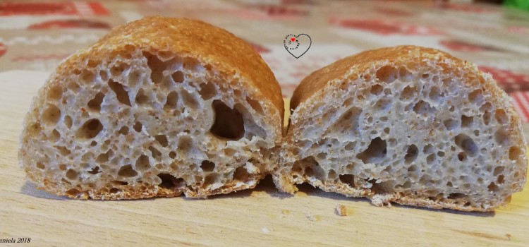Panini al Lievito “Fujuto” (senza lievito) con acqua frizzante Panini al Lievito “Fujuto” (senza lievito) con acqua frizzante