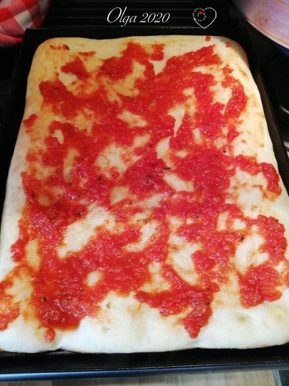 pizza in teglia pomodoro