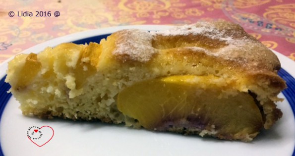 torta di pesche fetta