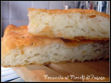 Focaccia con i fiocchi di patate