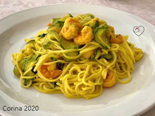 Spaghetti quadrati con zucchine, gamberetti e zafferano