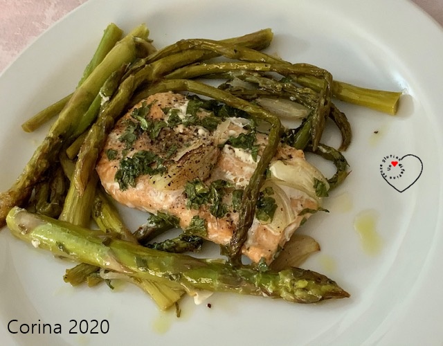 Salmone con asparagi al forno